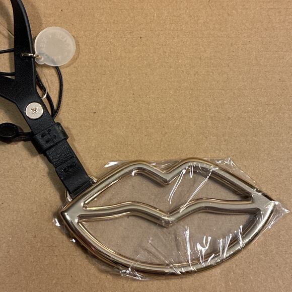 NEW Kendall + Kylie Smax Keychain.NWT. overall Approximately-7.5" L GOLD Lips - Picture 5 of 5